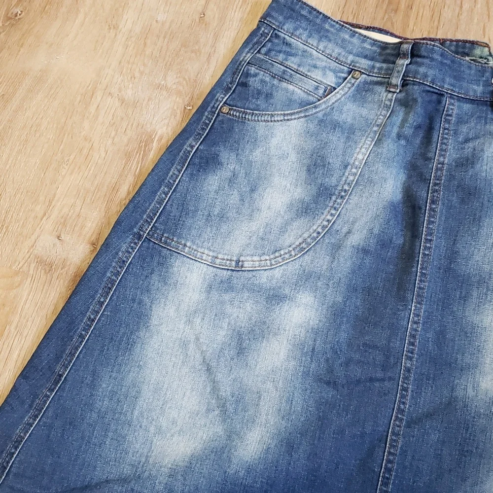 Pilcro and The Letterpress Denim Skirt, Size 8 - Picture 4 of 9